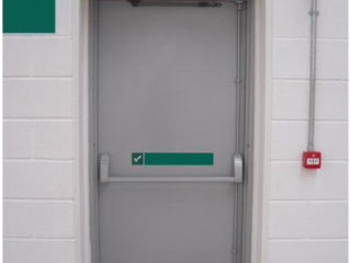 puertas-metalicas-de-escape